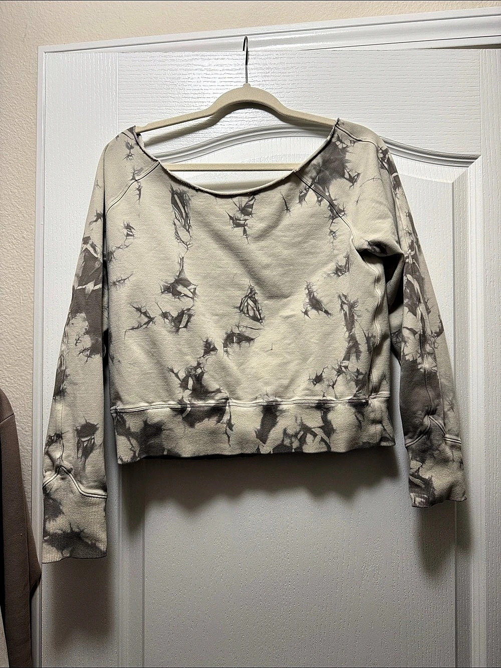 lululemon Abstract Print Cropped Sweatshirt in Gray & Black Like New